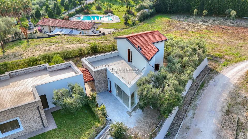 Soiano Del Lago, VIlla singola vista lago. 