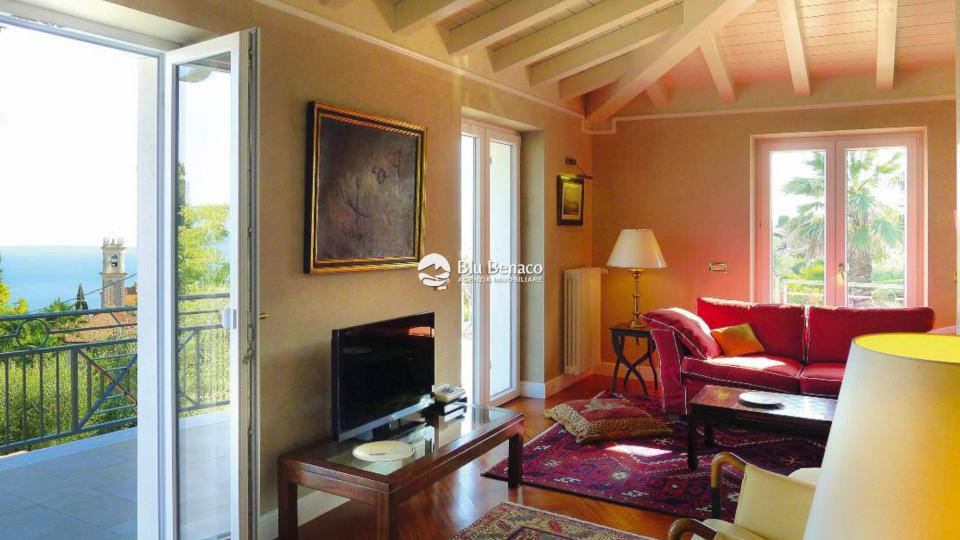 Stunning villa for sale in Monte Maderno