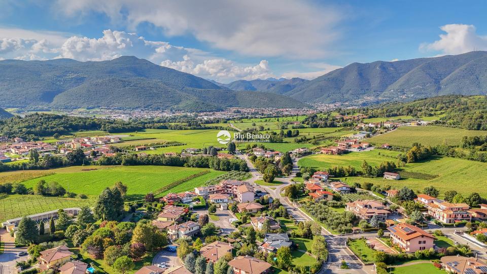 Muscoline, villetta a schiera con box auto e giardino 