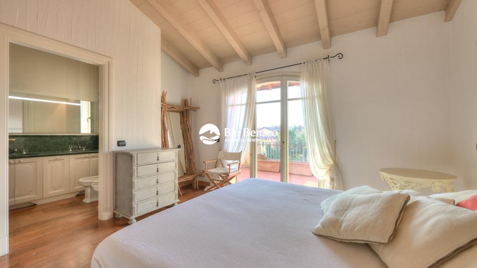 Attico vista lago, in vendita Manerba Del Garda. 