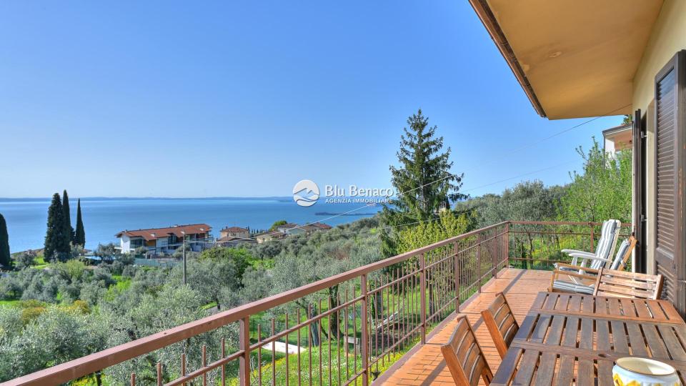 Freistehende Villa mit Panoramablick in Montemaderno