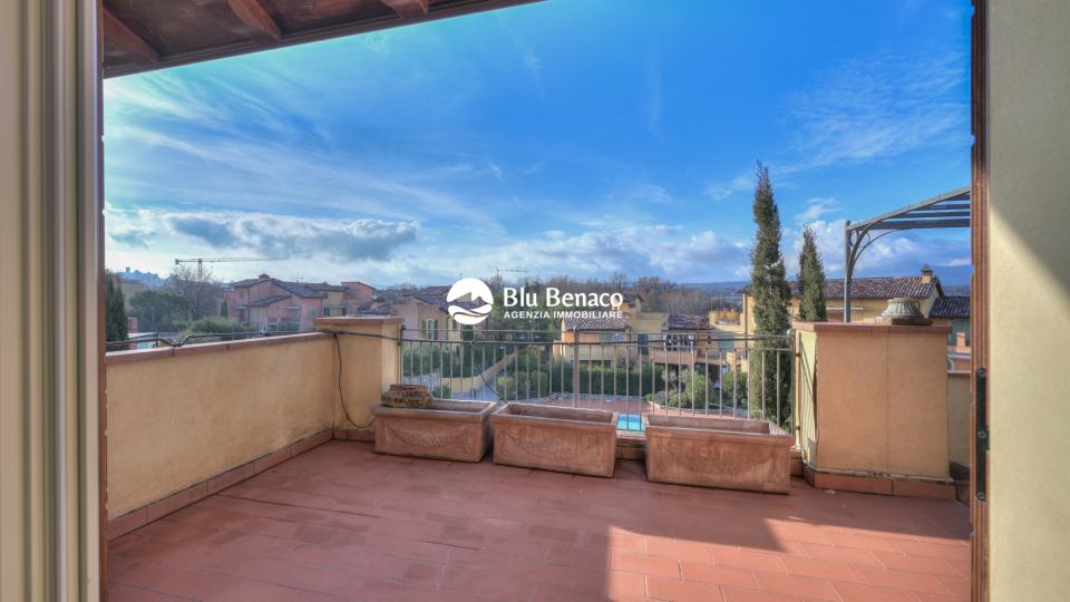 Attico vista lago, in vendita Manerba Del Garda. 