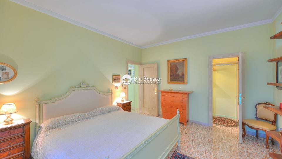 Elegant three-room apartment for sale in Maderno