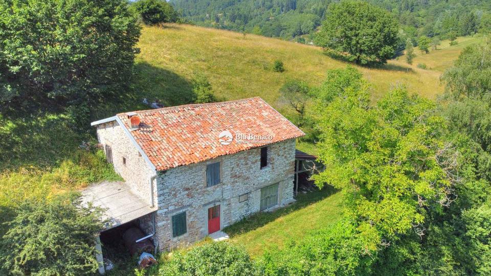Detached property in Briano