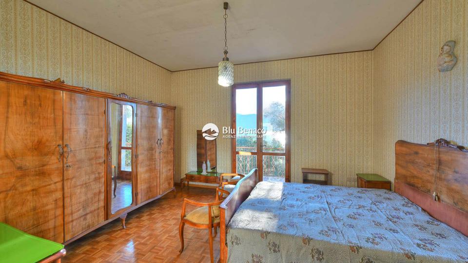 Detached villa for sale in Gargnano