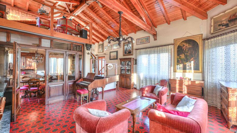 Exceptional villa for sale in Gargnano