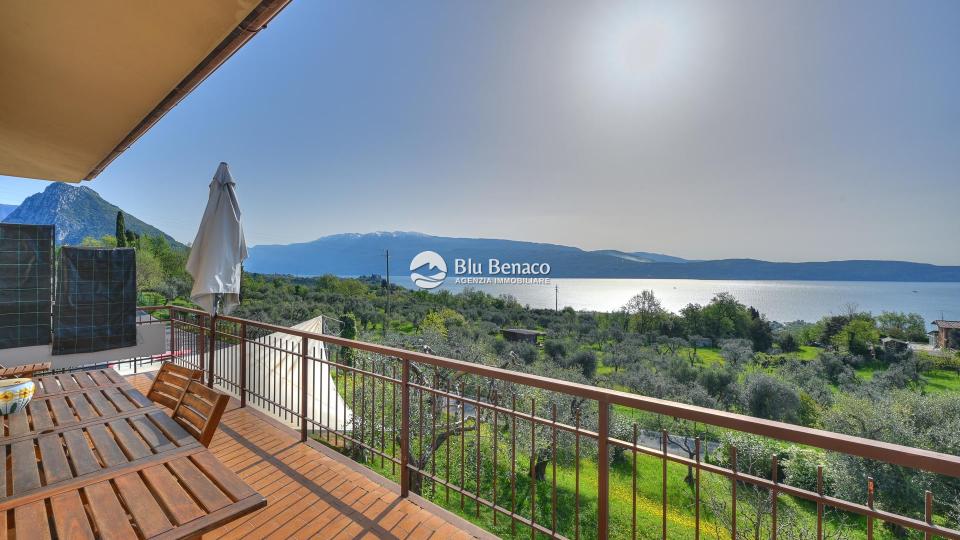 Detached villa with panoramic view in Montemaderno