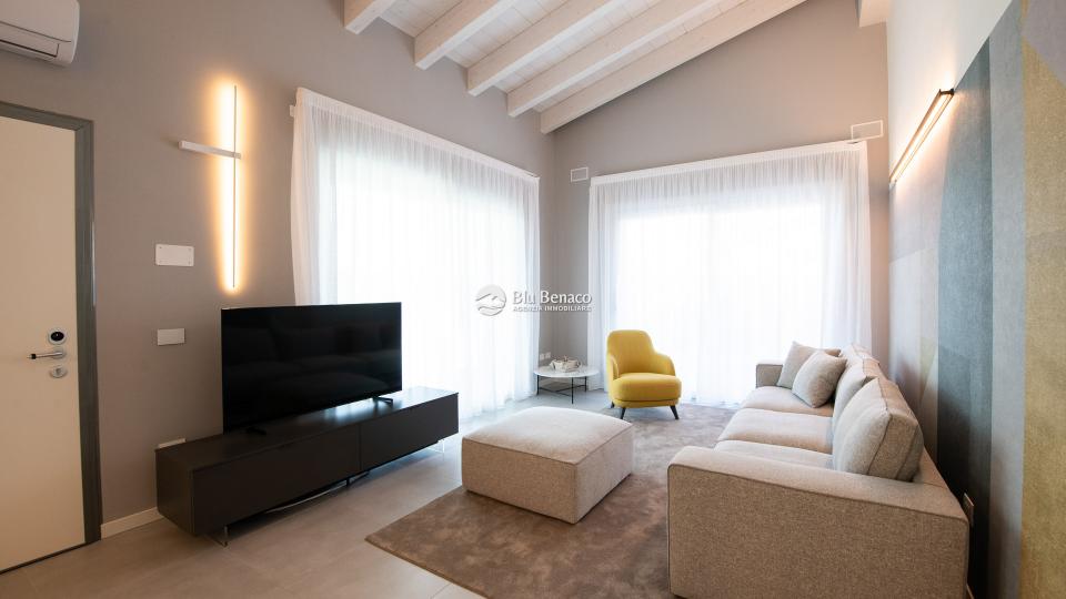 Villa zu verkaufen in Manerba del Garda