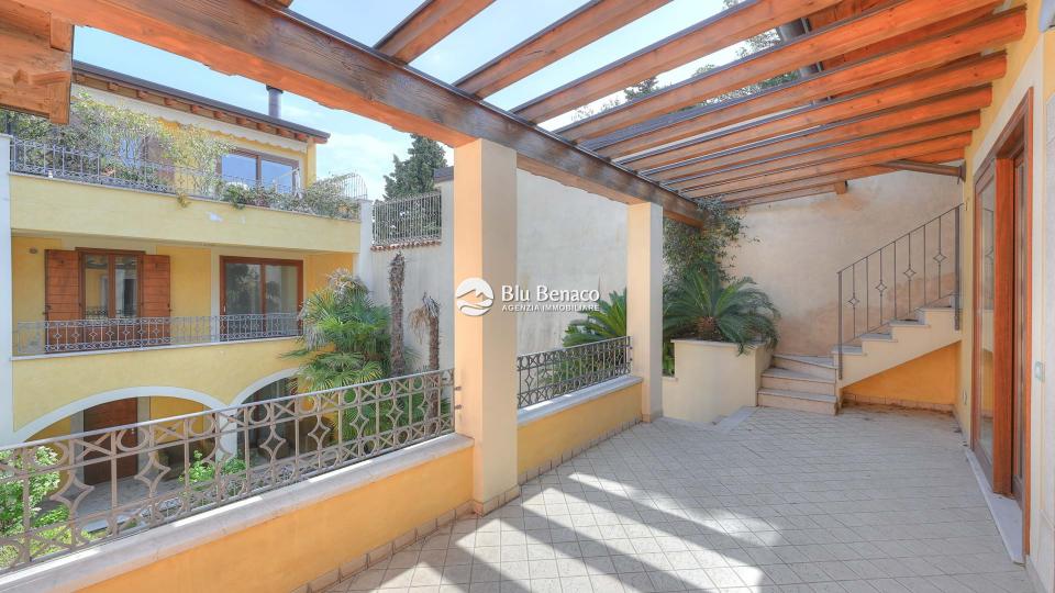 Imperdibile bilocale con terrazza in vendita a Maderno