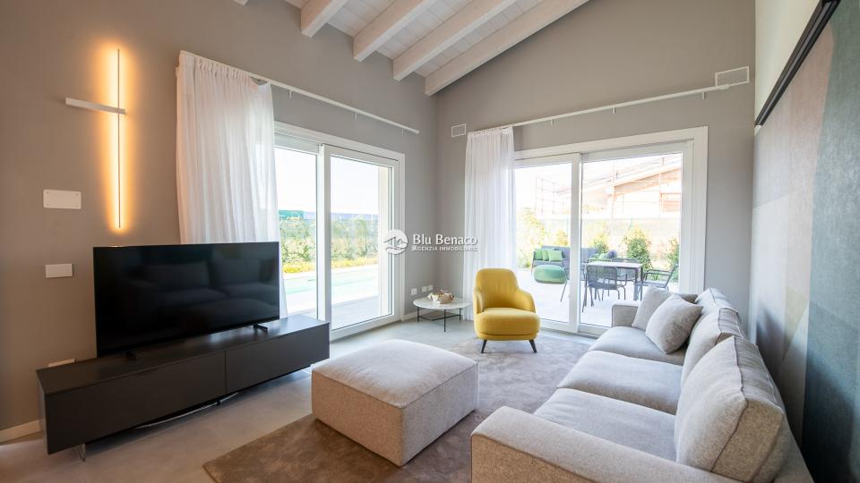 Villa zu verkaufen in Padenghe sul Garda