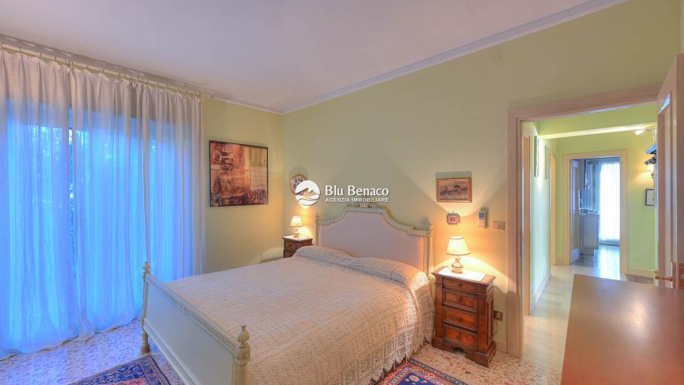 Elegant three-room apartment for sale in Maderno
