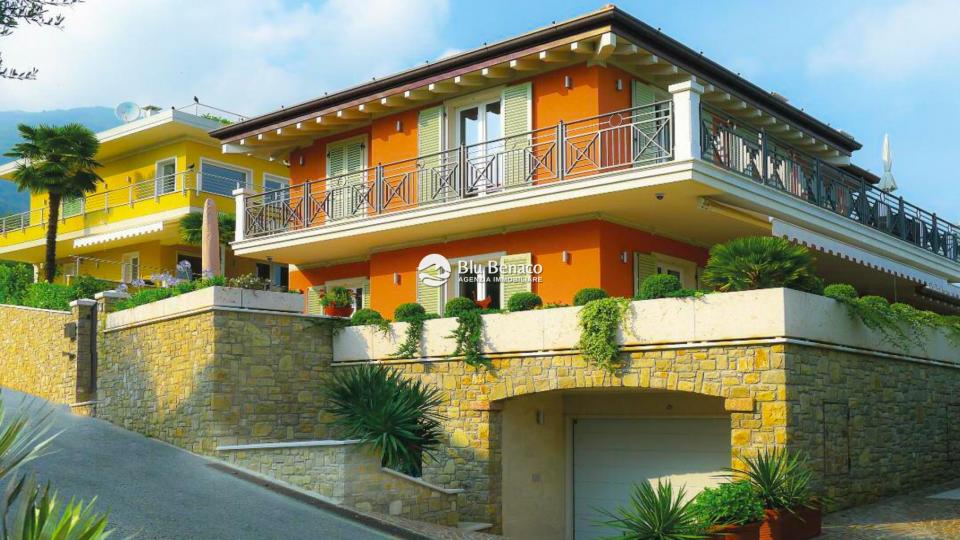 Stunning villa for sale in Monte Maderno