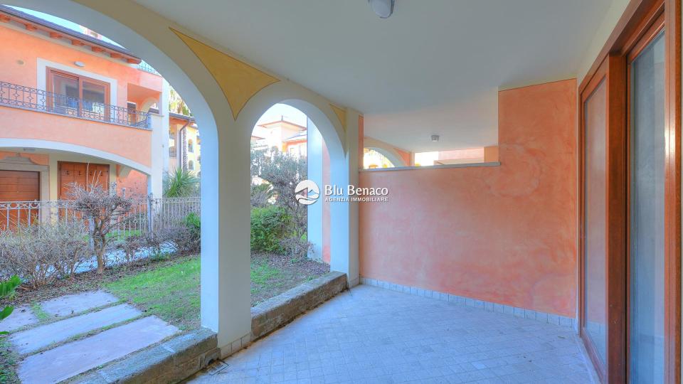 Three-room apartment in prestigious residence near the lake