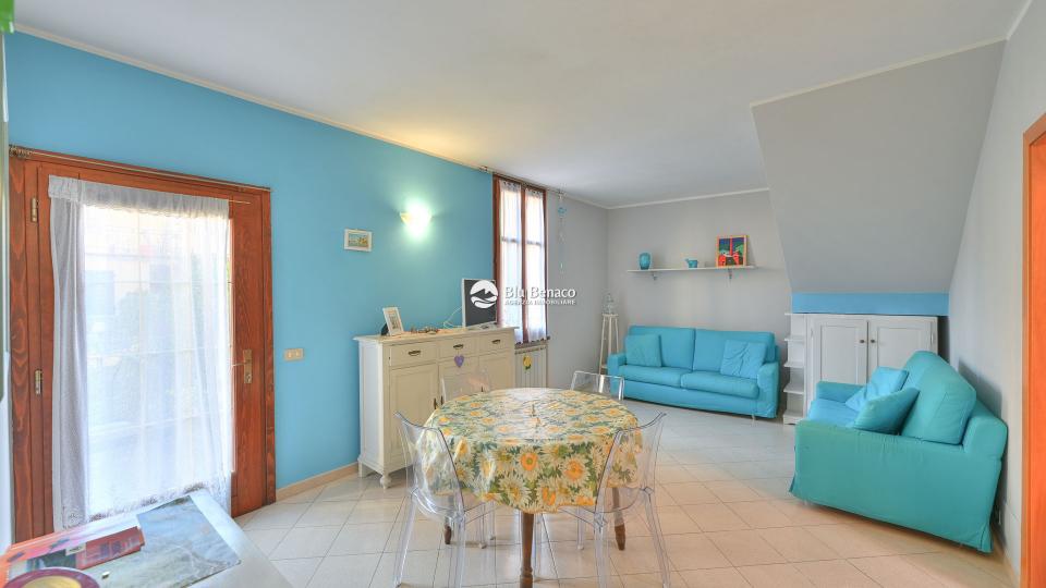 Lovely two-bedroom apartment for sale in Gardone Riviera