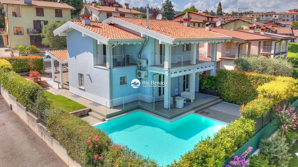 Villa on Hollywood Boulevard