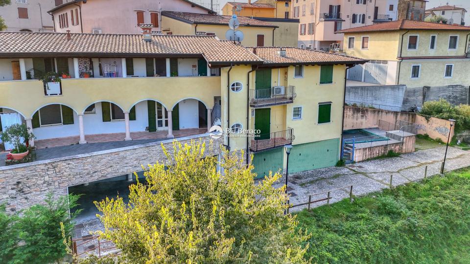 Manerba Del Garda, trilocale con loggia 