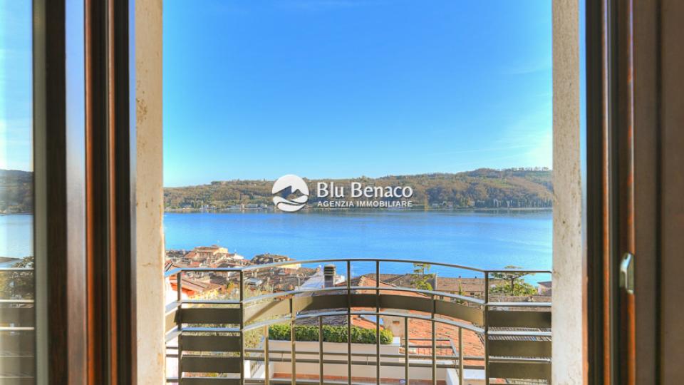 Penthouse for sale with stunning lake view in Salò