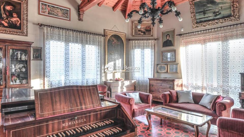 Exceptional villa for sale in Gargnano