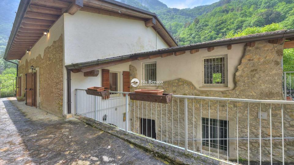 Property for sale in Camerate