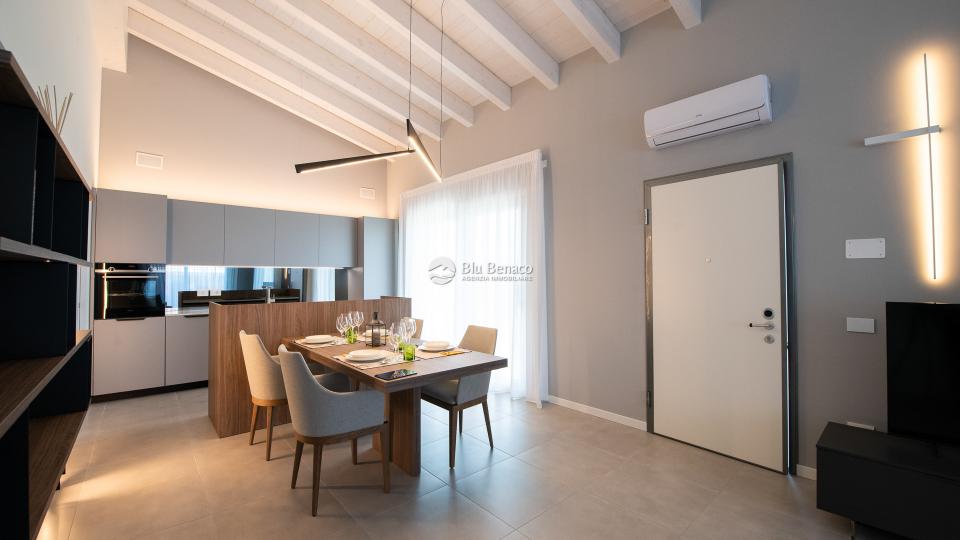 Villa zu verkaufen in Manerba del Garda