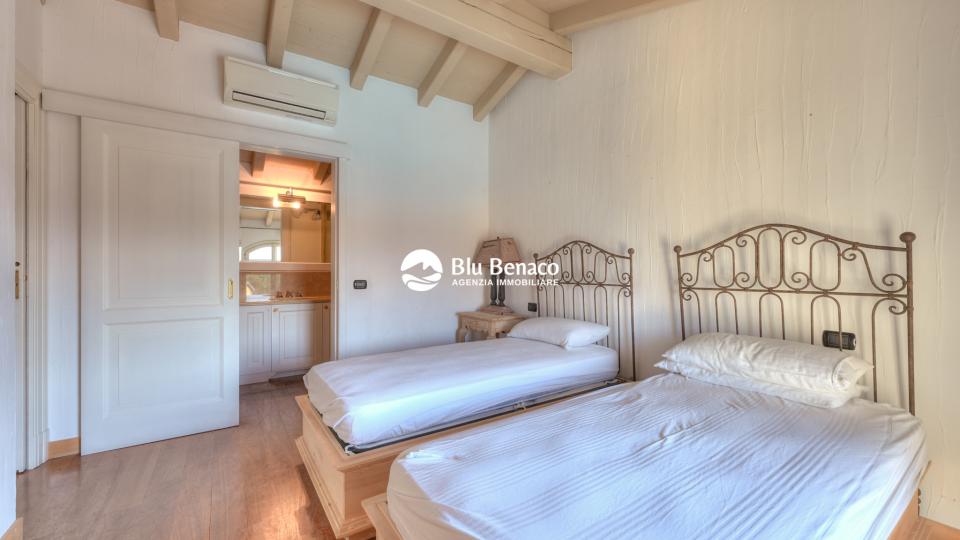 Attico vista lago, in vendita Manerba Del Garda. 