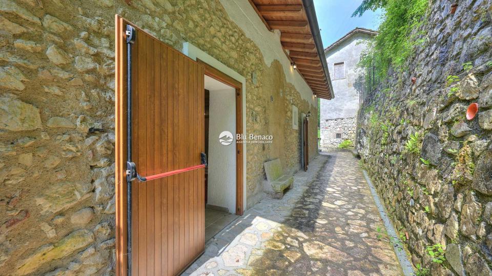 Property for sale in Camerate