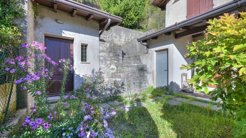 Porzione cielo terra in vendita a Navazzo 