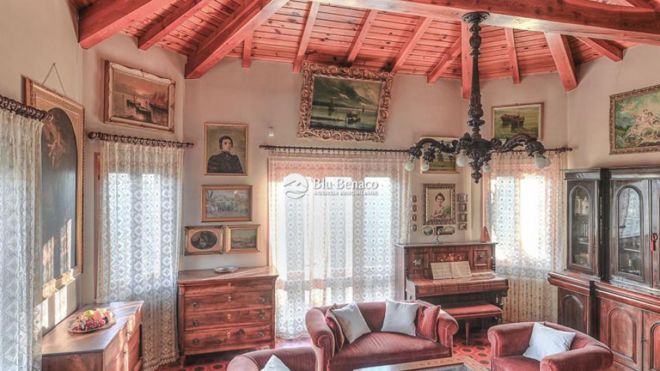 Exceptional villa for sale in Gargnano