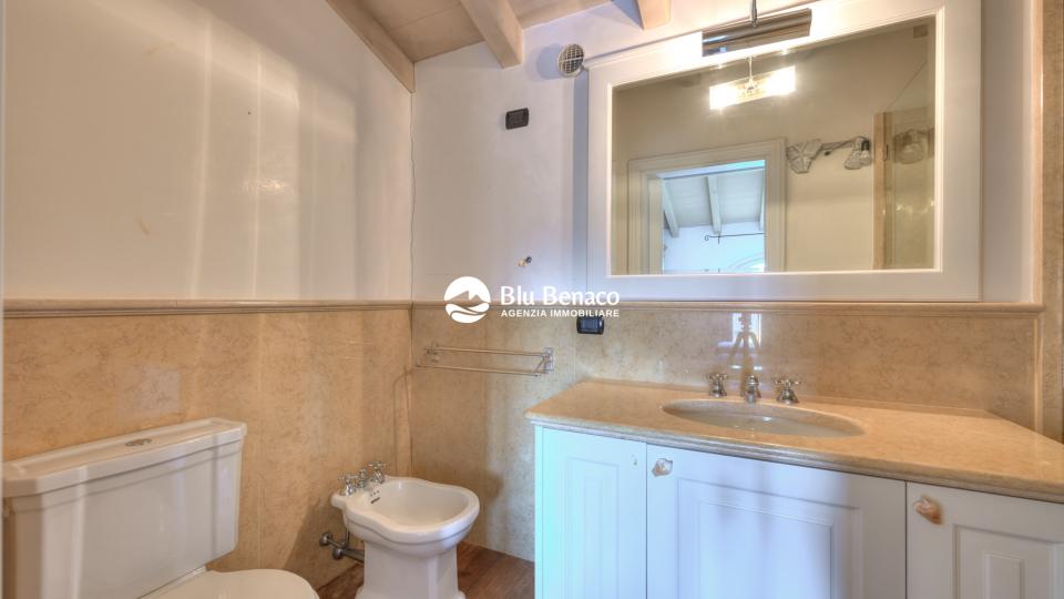 Attico vista lago, in vendita Manerba Del Garda. 