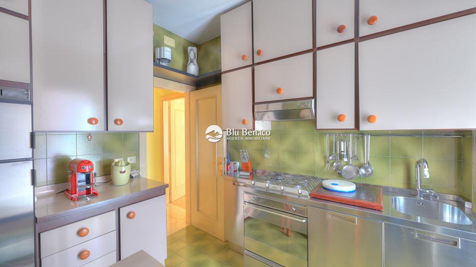 Elegant three-room apartment for sale in Maderno