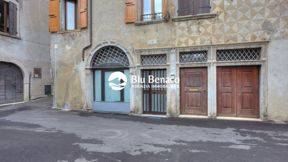 Detached house from ground to roof in Toscolano Maderno