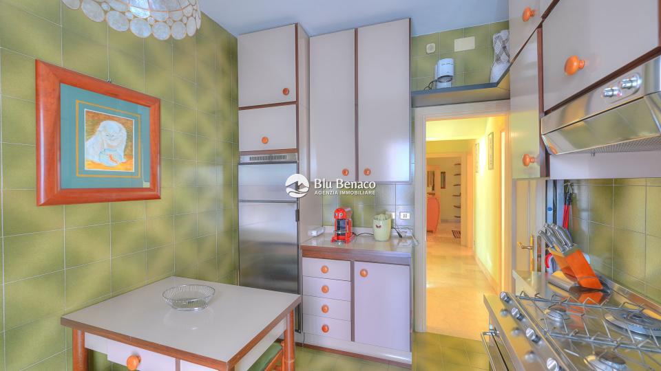 Elegant three-room apartment for sale in Maderno