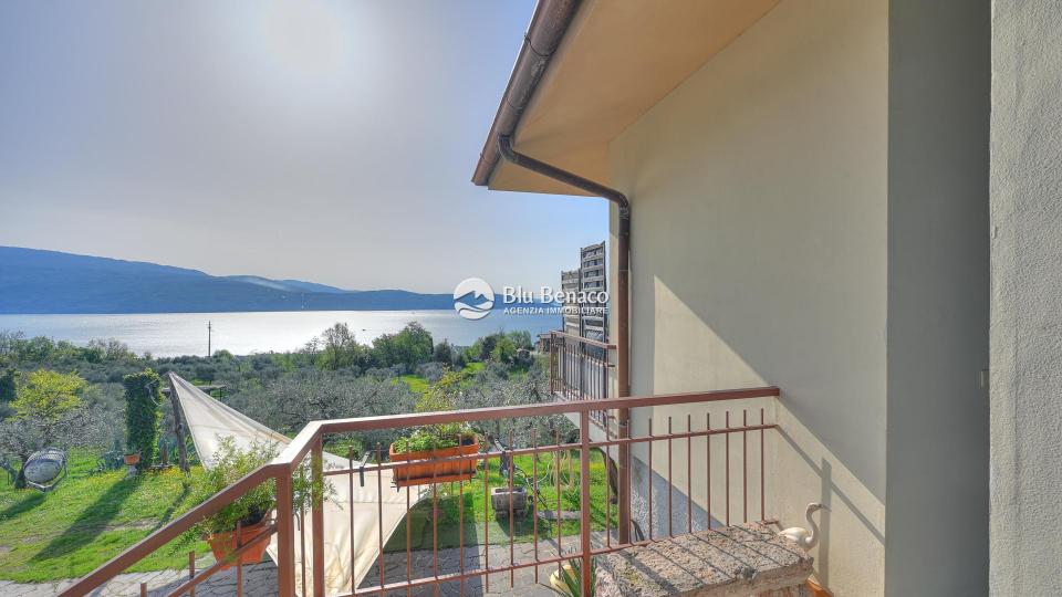 Detached villa with panoramic view in Montemaderno