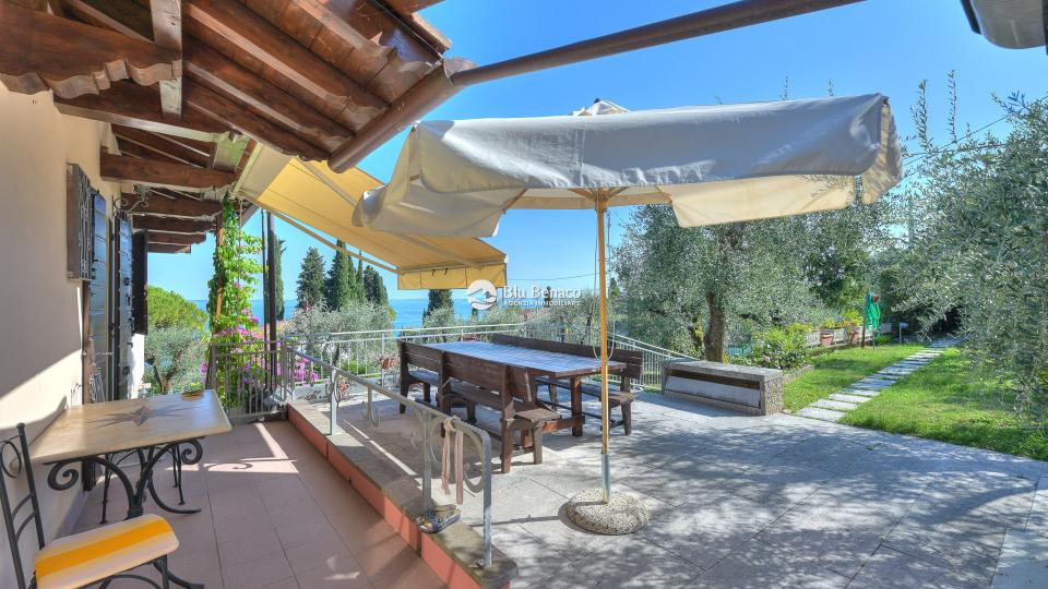 Freistehende Villa mit Pool und Atemberaubendem Seeblick