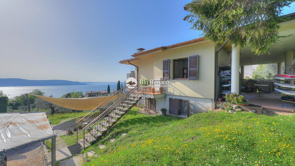 Freistehende Villa mit Panoramablick in Montemaderno