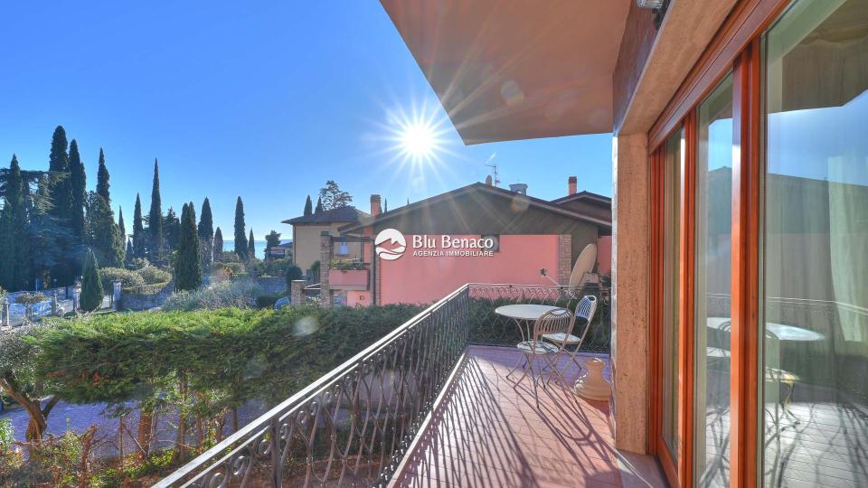 Elegant three-room apartment for sale in Maderno