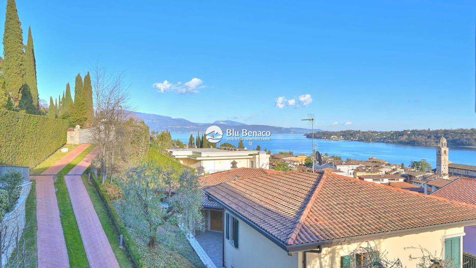 Penthouse for sale with stunning lake view in Salò