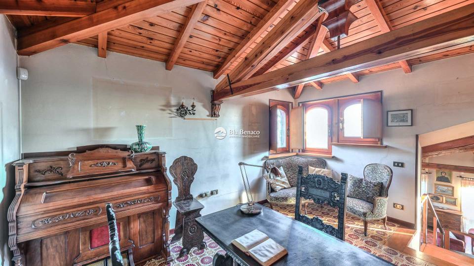 Exceptional villa for sale in Gargnano