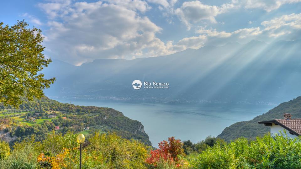 Lake-view apartment for sale in Tignale Lake-view apartment for sale in Tignale