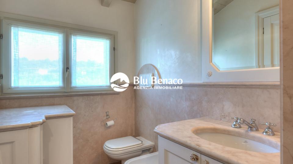 Attico vista lago, in vendita Manerba Del Garda. 