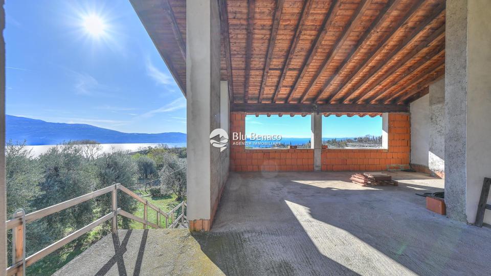 Freistehende Villa mit Panoramablick in Gaino