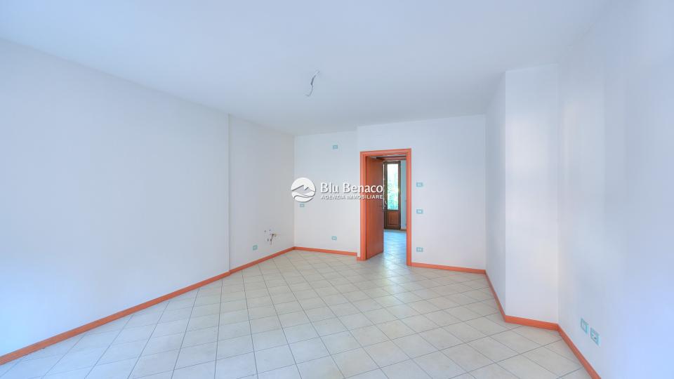 Three-room apartment in prestigious residence near the lake