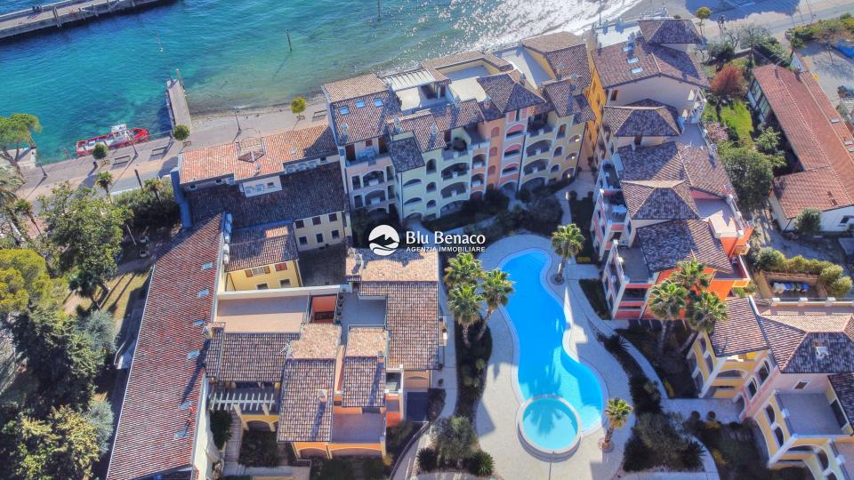 Three-room apartment in prestigious residence near the lake