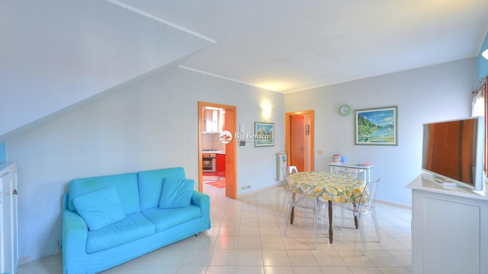 Lovely two-bedroom apartment for sale in Gardone Riviera