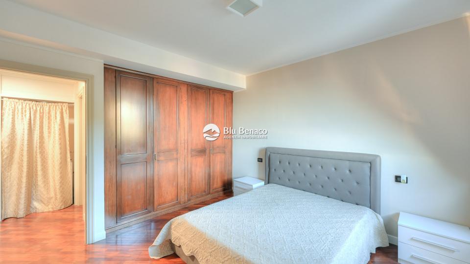 Penthouse for sale with stunning lake view in Salò