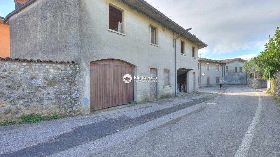 Muscoline, villetta a schiera con box auto e giardino 