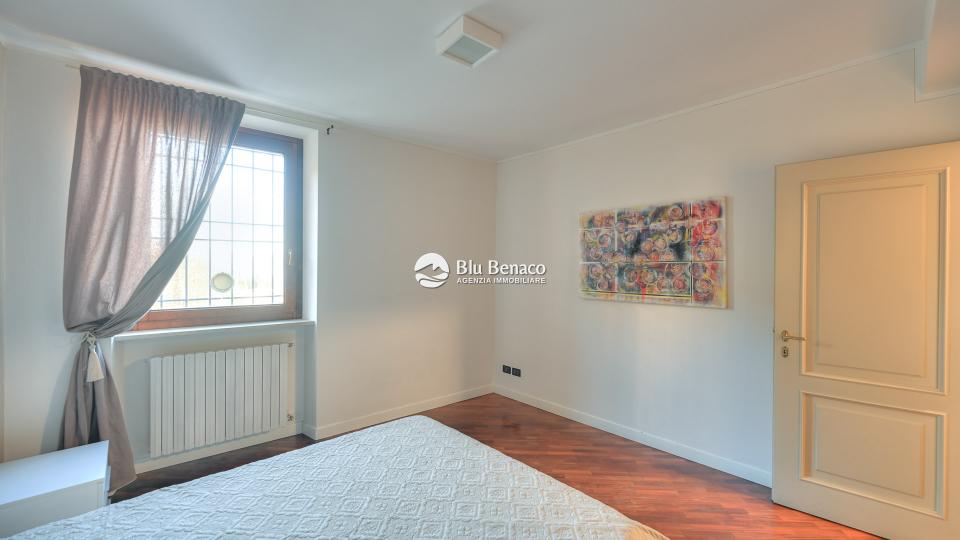Penthouse for sale with stunning lake view in Salò