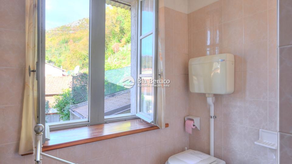 Charming three-level house for sale in Navazzo