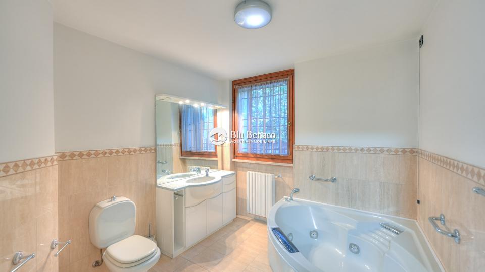 Penthouse for sale with stunning lake view in Salò