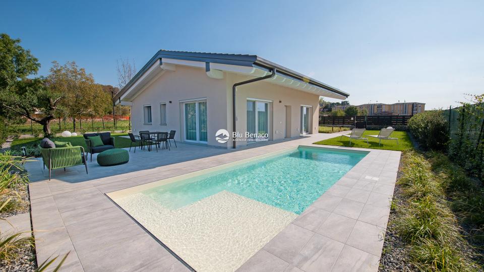Villa zu verkaufen in Padenghe sul Garda